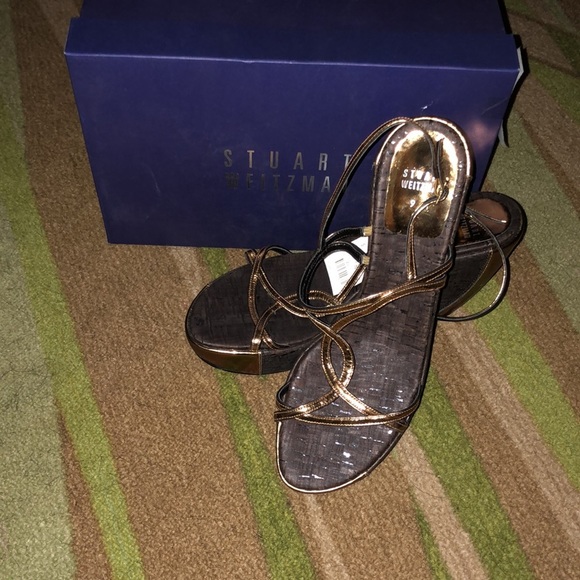 NWB- gold sandals leather Stuart Weitzman wedges - Picture 1 of 11